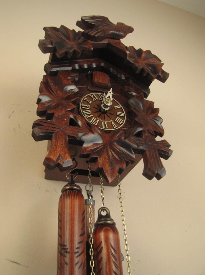 Cuckoo Clock - Sternreiter Bird And Leaf Black Forest Mechanical Cuckoo Clock #1200S