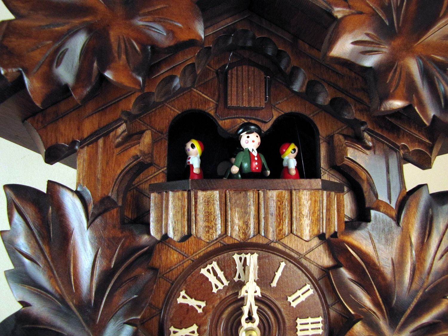 Cuckoo Clock - Sternreiter Bird And Leaf Black Forest Mechanical Cuckoo Clock #8301