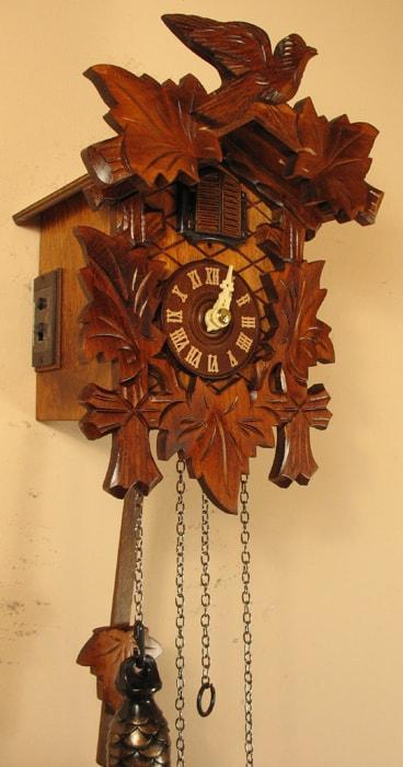 Cuckoo Clock - Sternreiter Bird And Leaf Black Forest Quartz Cuckoo Clock #40QM